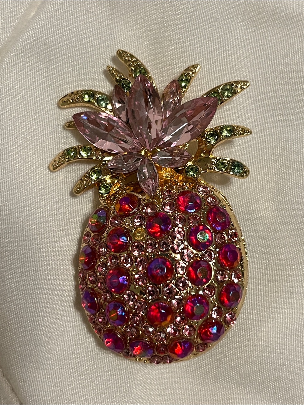 New Sparkle Crystal Pineapple Pin Broach - Picture 5 of 5